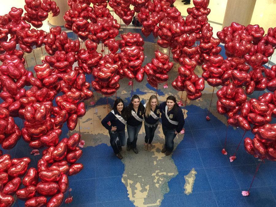 Candidates deliver over 1.000 balloons at Valley Childrens Hospital.