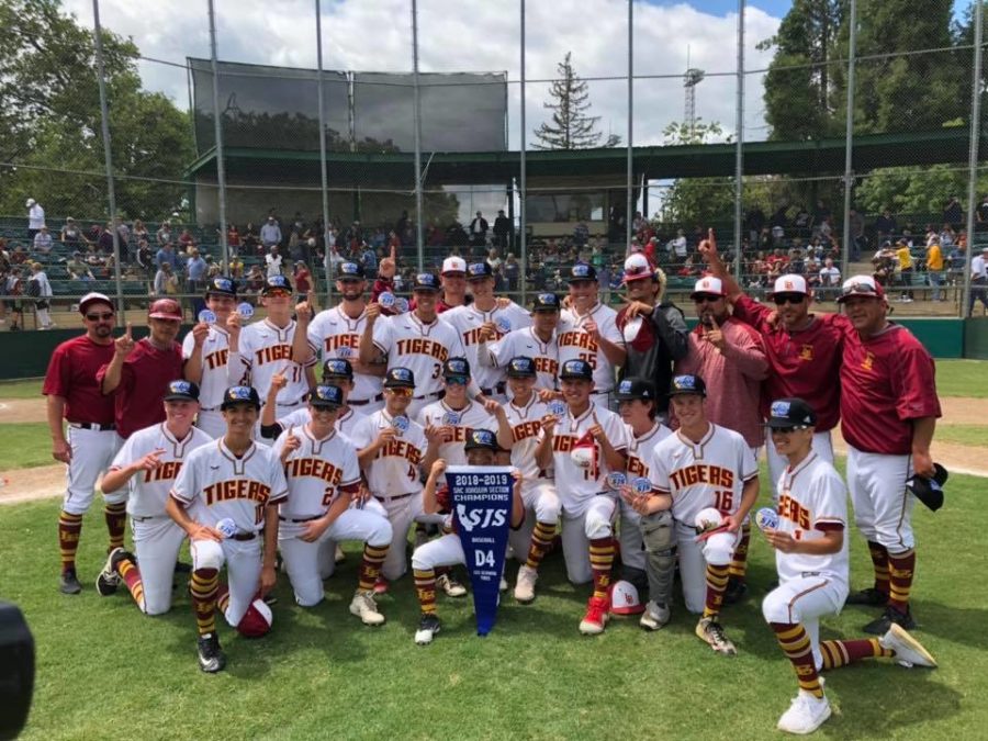 Varsity Baseball Team Wins State Championship