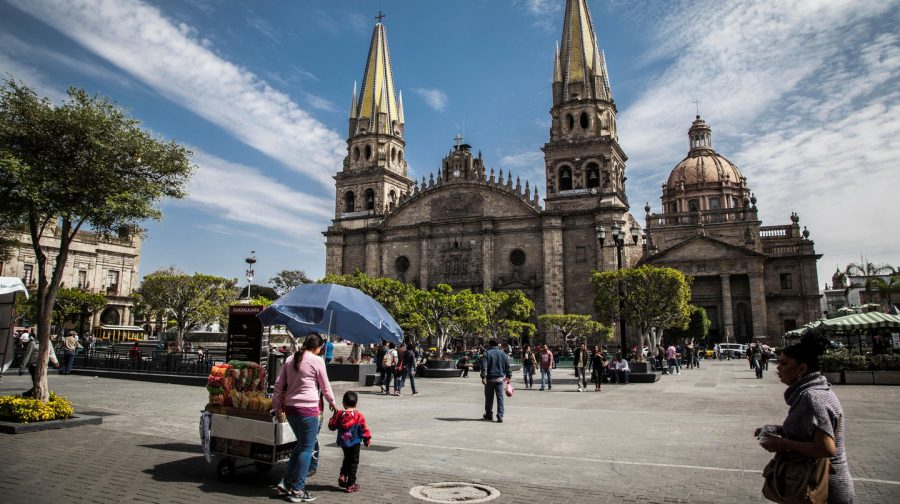 Guadalajara Cathedral gets admired by the public.