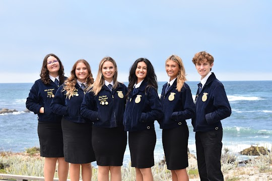 President Jaylene Barriga (11), Vice President Zoey Wooten (11), Secretary Karley Rocha (11), Treasurer Nathan Campiotti (11), Reporter Jaci Bretz (11), and Sentinel Leah Rogers (11) 