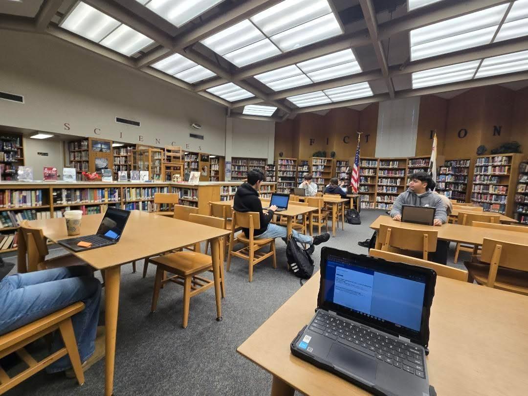 Academic Decathlon students scrimmage in the library.