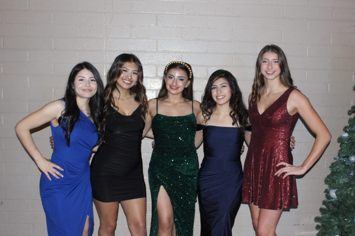 Michelle Hernandez (12),  Angeline Tovar (12) Miranda Navarete (10),  Alysiana Salas (10), Angelina Borelli (12)
