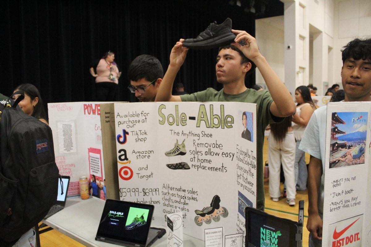 Students practice rhetoric strategies in Shark Tank Showcase